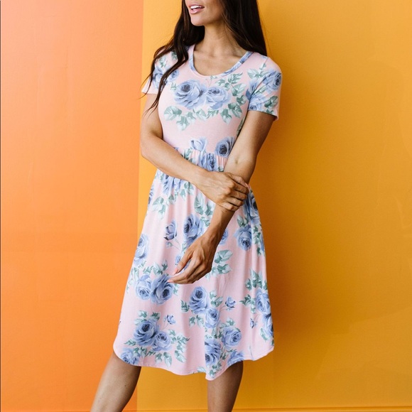 Feminine Floral Dress in Pink - Picture 5 of 11